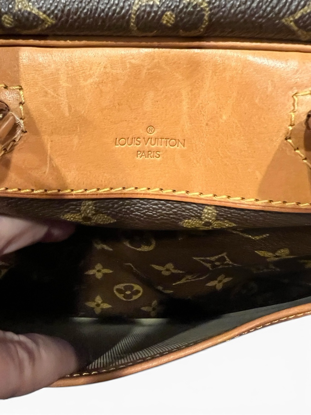 Vintage Louis Vuitton Monogram Deauville Vanity Handbag – Authentic - Picture 5 of 16